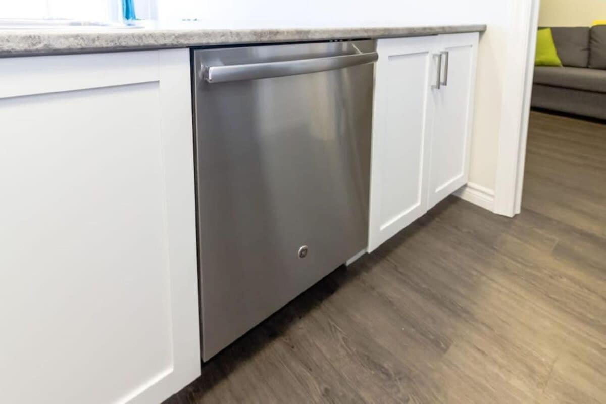Newly Renovated Modern Condo Near Hospital, Unb Patio & Parking Coffee Saint John Exterior photo